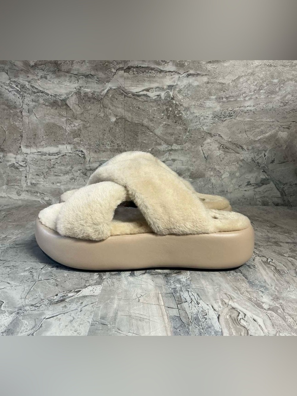 La Canadienne Greta Shearling Slide - Picture 7 of 9